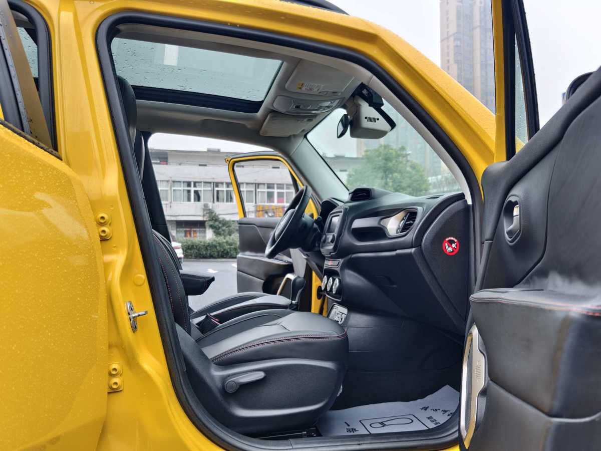 Jeep 自由俠  2018款 互聯(lián)大屏版 180T 自動(dòng)勁能版圖片