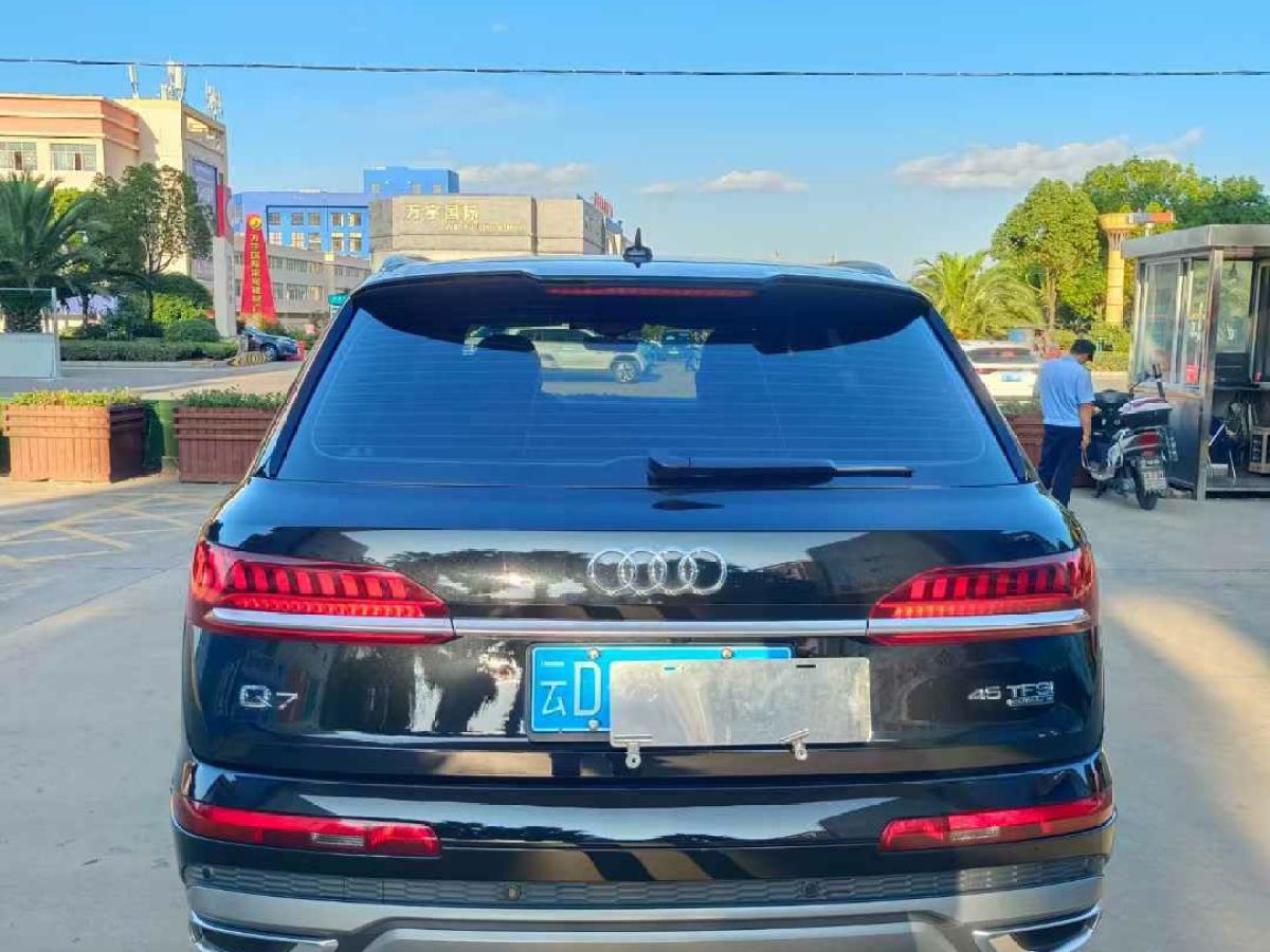 奧迪 奧迪Q7  2023款 45 TFSI quattro S line運(yùn)動型圖片