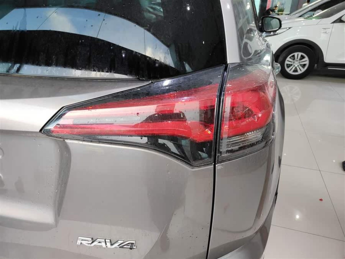 豐田 RAV4榮放  2019款  2.0L CVT兩驅(qū)風(fēng)尚版 國(guó)VI圖片