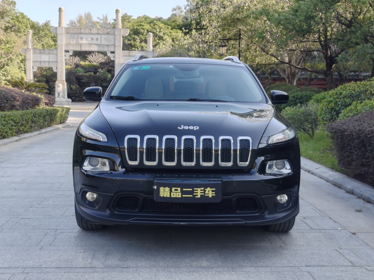 Jeep 自由光  2016款 2.0L 優(yōu)越版圖片