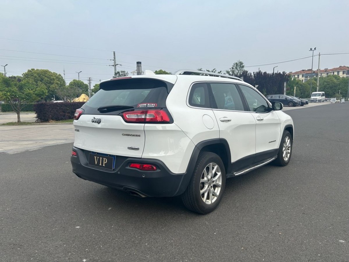 Jeep 自由光  2016款 2.4L 专业智能版图片