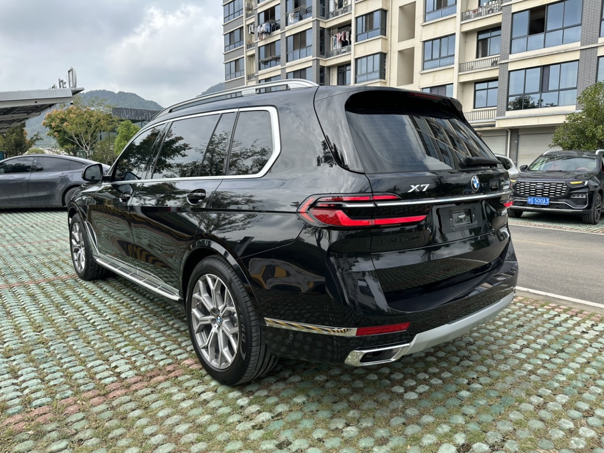 寶馬 寶馬X7  2023款 xDrive40i 領(lǐng)先型豪華套裝圖片