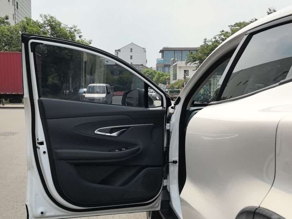 長(zhǎng)安 UNI-T  2020款 1.5T 尊貴型圖片