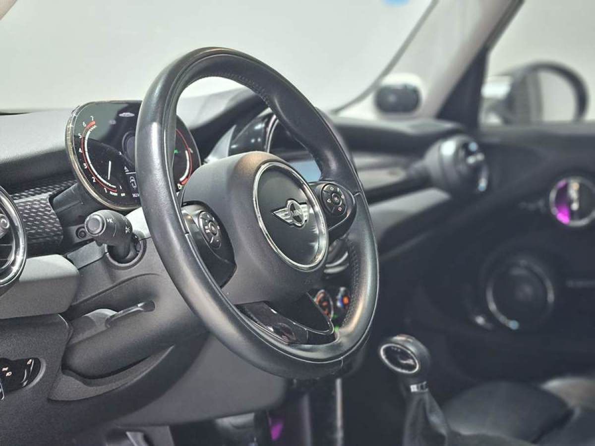 MINI MINI  2015款 2.0T COOPER S 五門版圖片