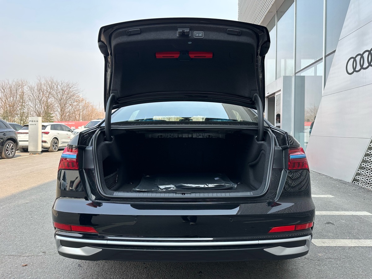 奧迪 奧迪A6L  2025款 45 TFSI 臻選動感型圖片