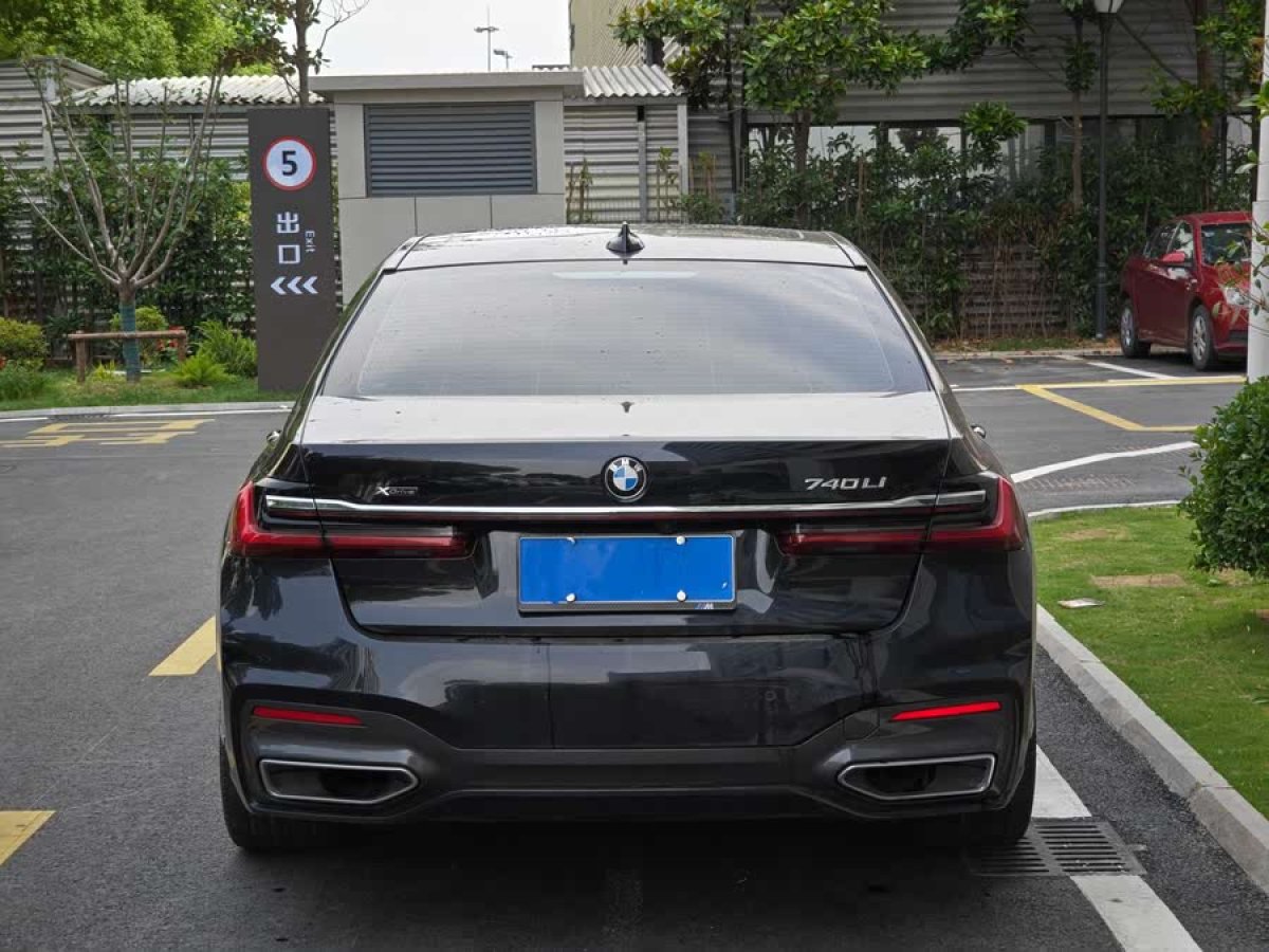 寶馬 寶馬7系  2019款  740Li xDrive 行政型 M運(yùn)動(dòng)套裝圖片