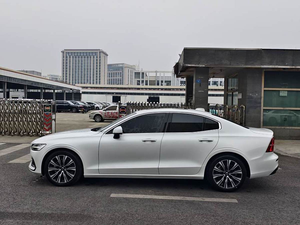 沃爾沃 S60L  2024款 B4 智遠(yuǎn)豪華版圖片