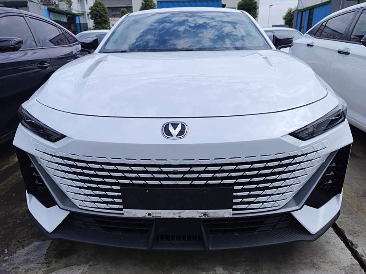 長安 長安UNI-V  2023款 1.5T 運(yùn)動(dòng)版圖片