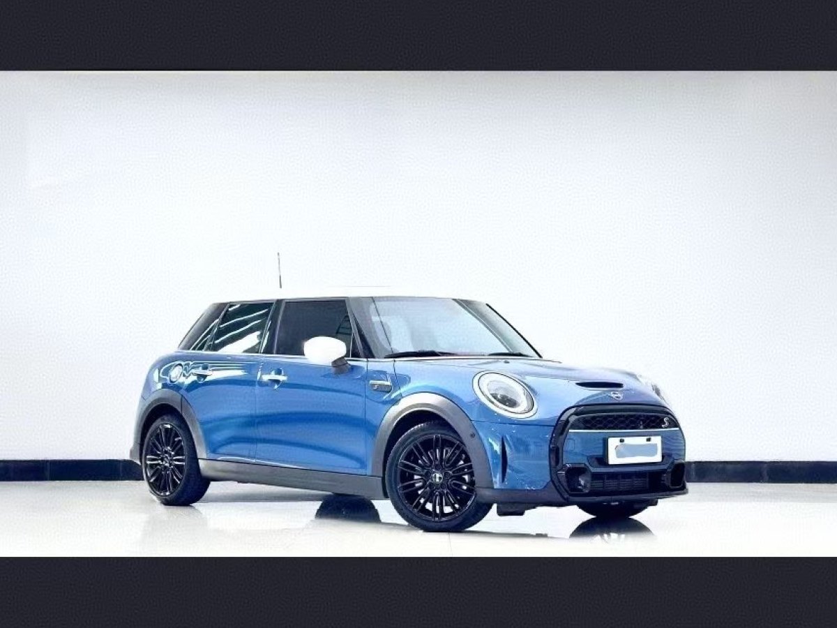 MINI MINI  2022款 改款 2.0T COOPER S 經(jīng)典派 五門版圖片