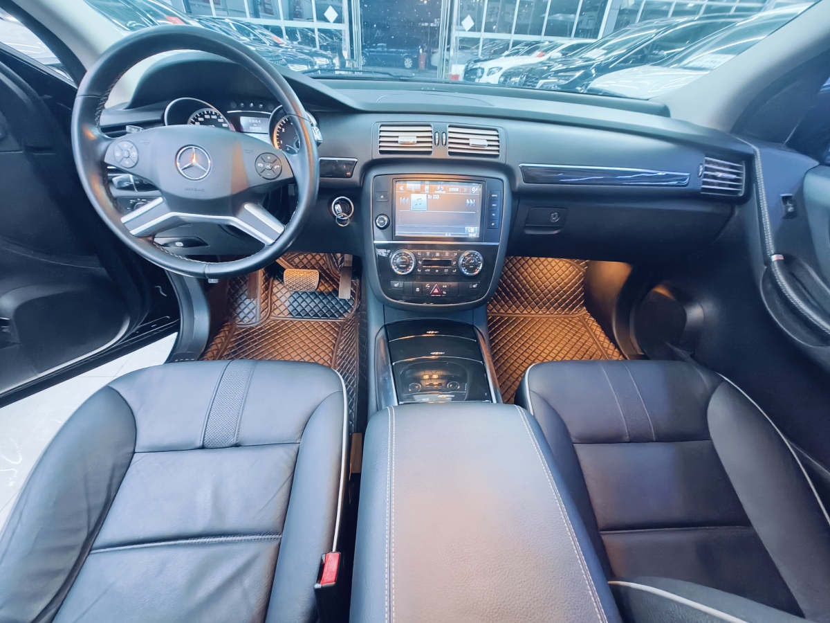奔驰 奔驰R级  2017款 R 320 4MATIC 商务型臻藏版图片