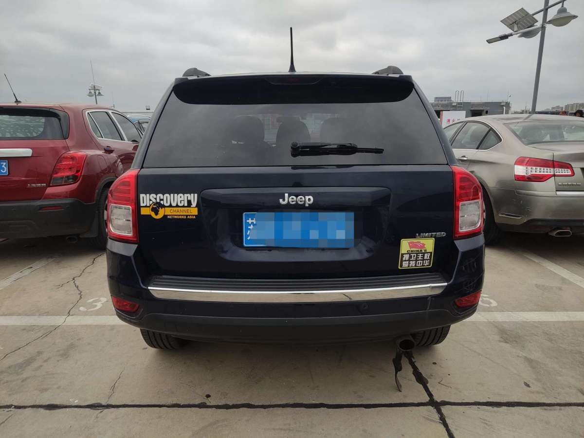 Jeep 指南者  2012款 2.0L 兩驅(qū)運(yùn)動(dòng)版圖片