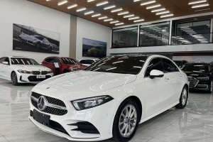 奔馳A級(jí) 奔馳 改款 A 200 L 運(yùn)動(dòng)轎車動(dòng)感型