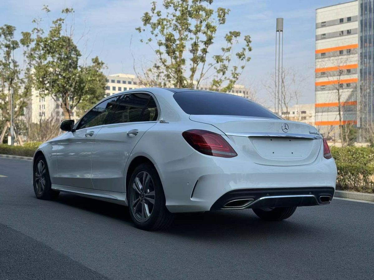 奔馳 奔馳A級  2019款  A 220 L 4MATIC 運動轎車圖片