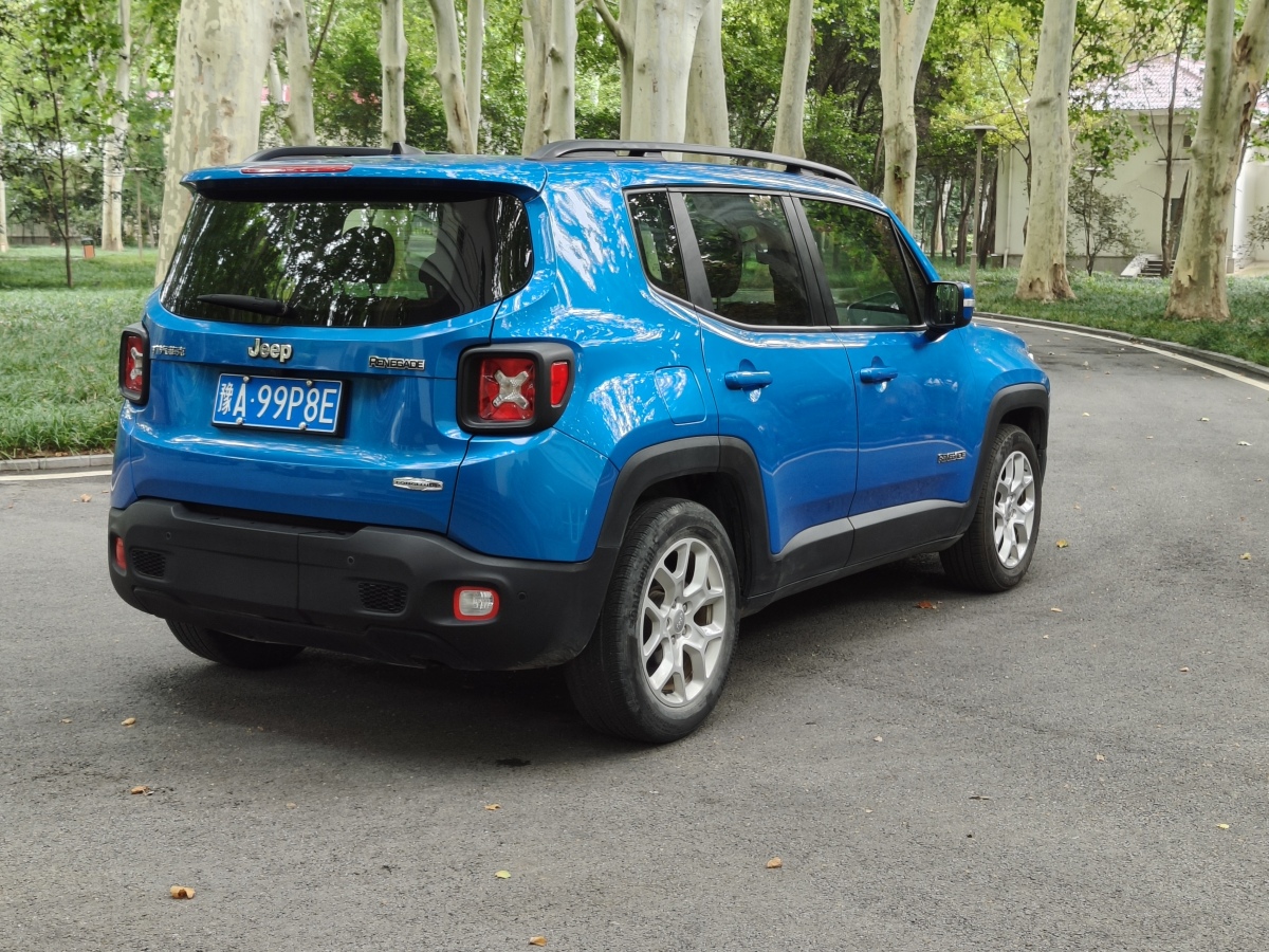 Jeep 自由俠  2018款 互聯(lián)大屏版 180T 自動(dòng)高能版圖片