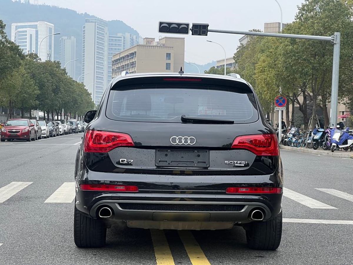 奧迪 奧迪Q7  2014款 35 TFSI 運(yùn)動(dòng)型圖片