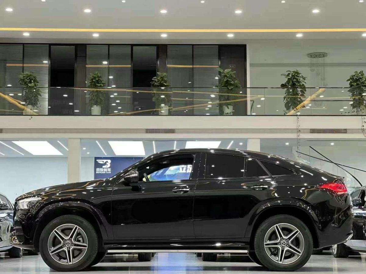 2022年4月奔馳 奔馳GLC  2022款 GLC 260 4MATIC 轎跑SUV