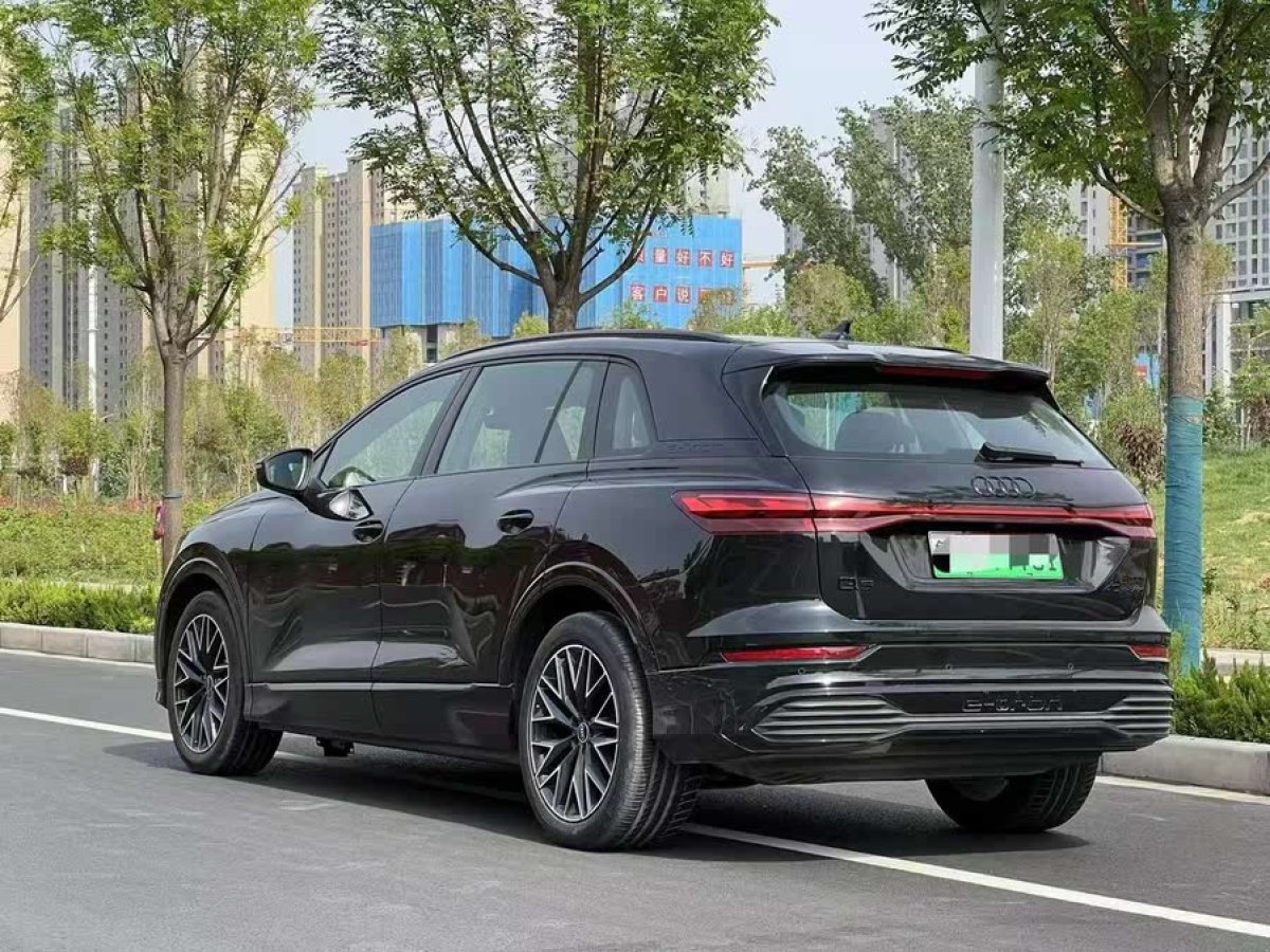 奧迪 奧迪Q5 e-tron  2023款 40 e-tron 閃耀型 錦衣套裝圖片