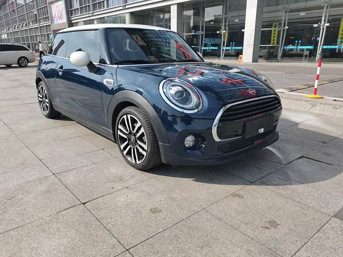 MINI COUNTRYMAN  2018款 1.5T COOPER 藝術(shù)家圖片