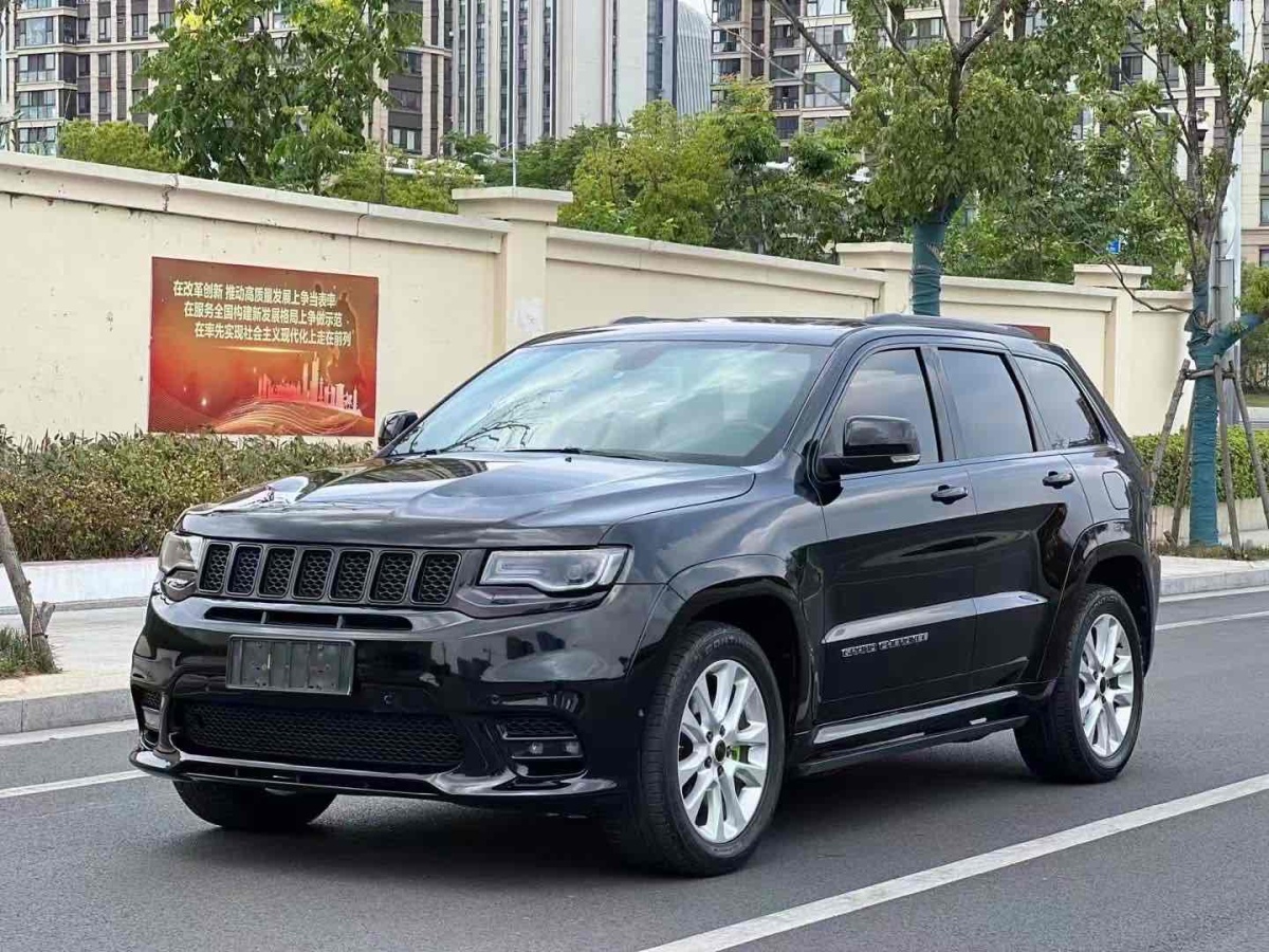 2018年10月Jeep 大切諾基  2017款 3.0L 舒享導(dǎo)航版