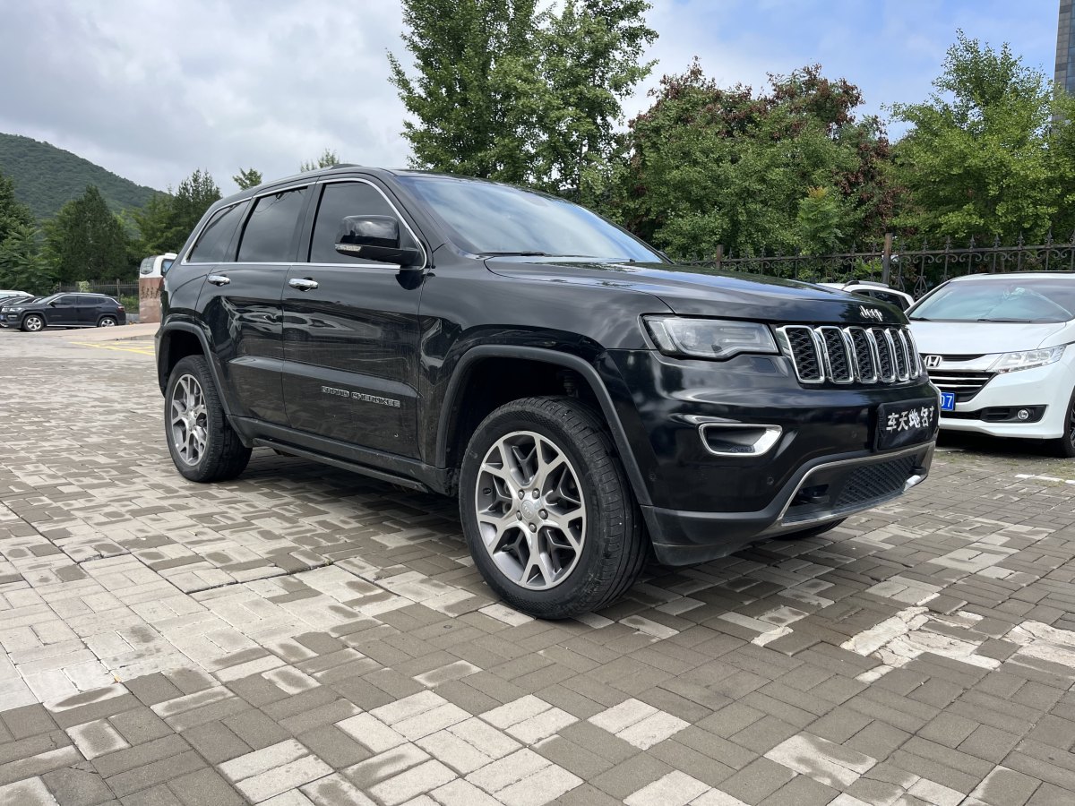 Jeep 大切諾基  2020款 3.0L 精英導航版圖片