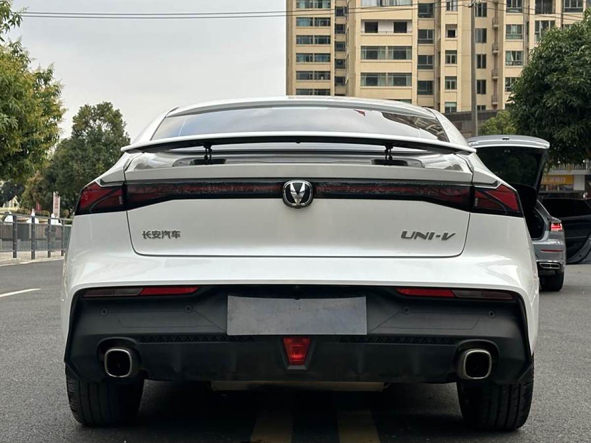 長(zhǎng)安 長(zhǎng)安UNI-V  2022款 1.5T 尊貴型圖片