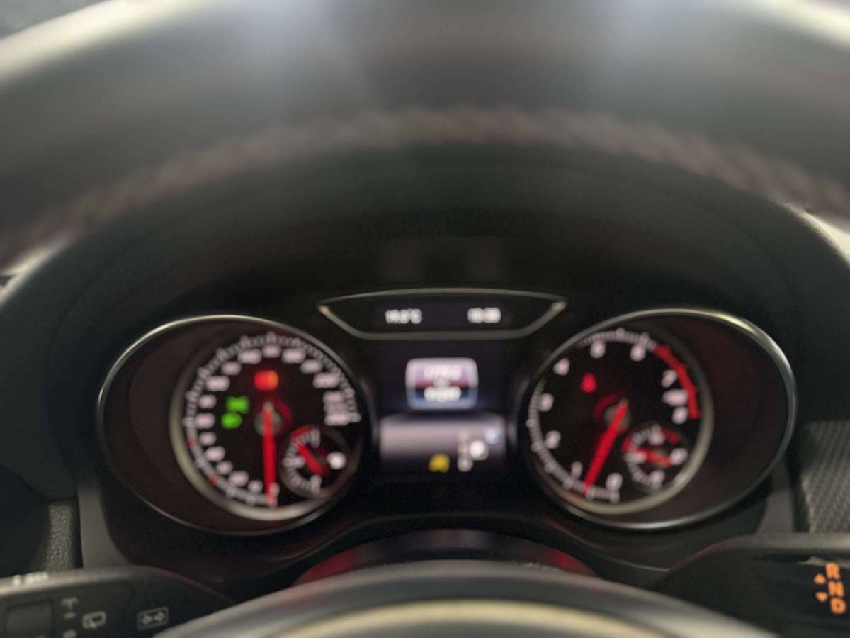 奔馳 奔馳GLA  2018款 GLA 220 4MATIC 運(yùn)動(dòng)型圖片