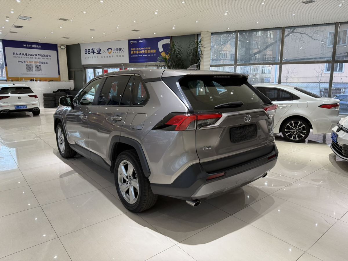 2020年8月豐田 RAV4  2018款 榮放 2.0L CVT兩驅(qū)風(fēng)尚版