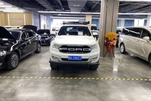 撼路者 福特 2.0T 汽油自動(dòng)四驅(qū)豪華版 5座