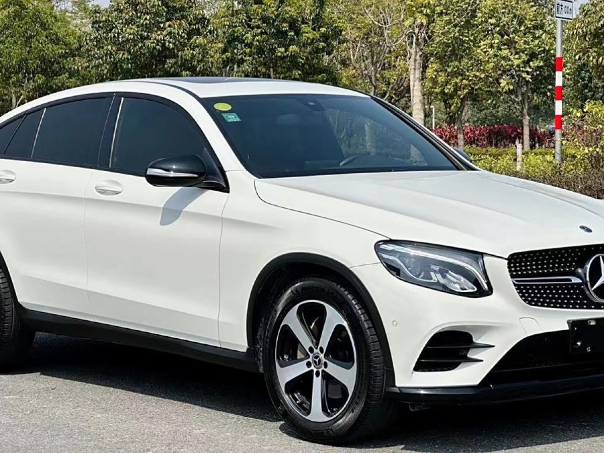 奔馳 奔馳GLC  2022款 改款 GLC 260 4MATIC 轎跑SUV圖片