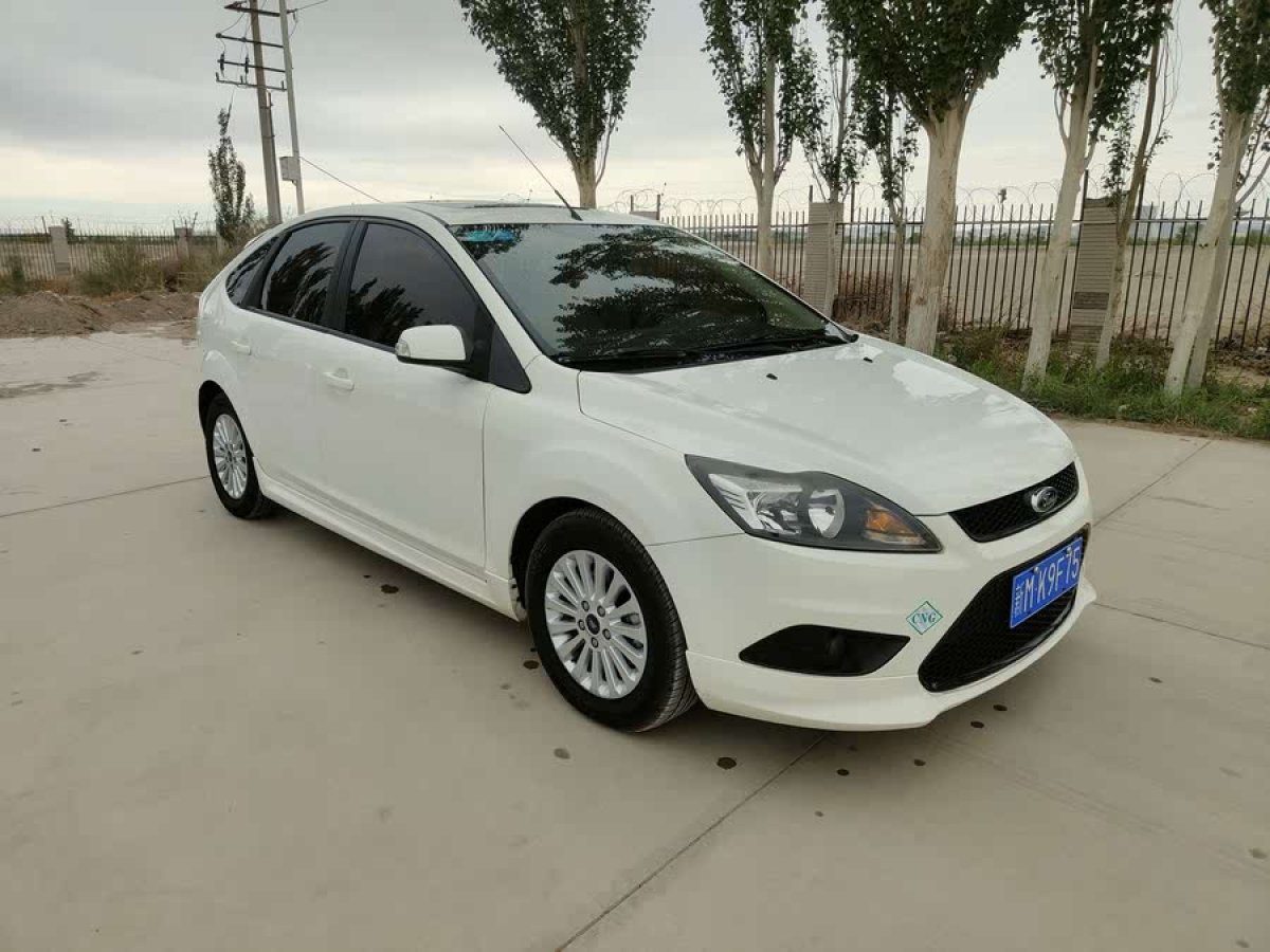 福特 ?？怂? 2013款 兩廂經(jīng)典 1.8L 自動百萬紀念版圖片