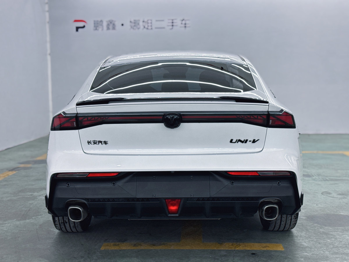 長(zhǎng)安 長(zhǎng)安UNI-V  2022款 1.5T 尊貴型圖片