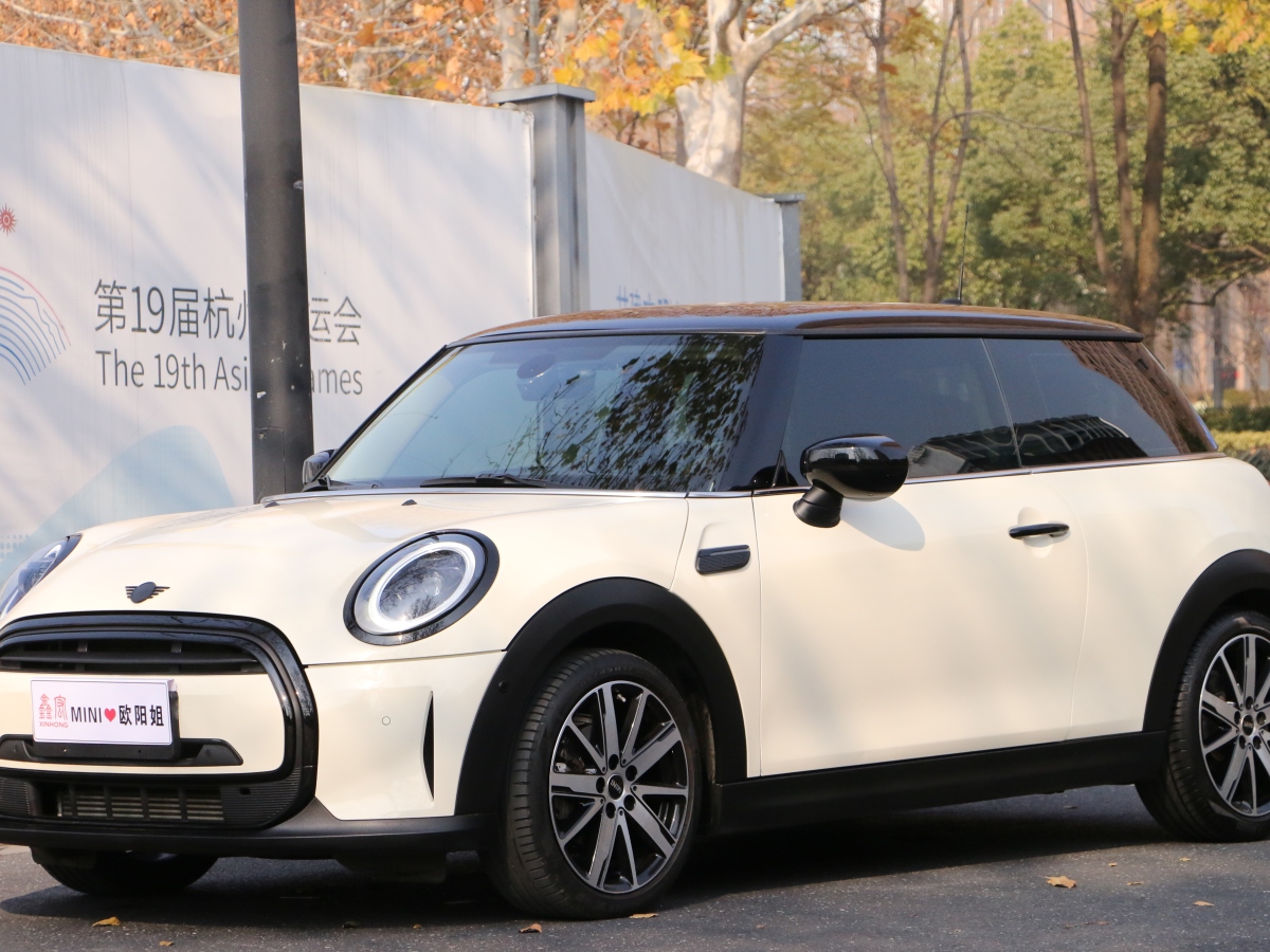 MINI MINI  2023款 改款 1.5T COOPER 藝術(shù)家圖片