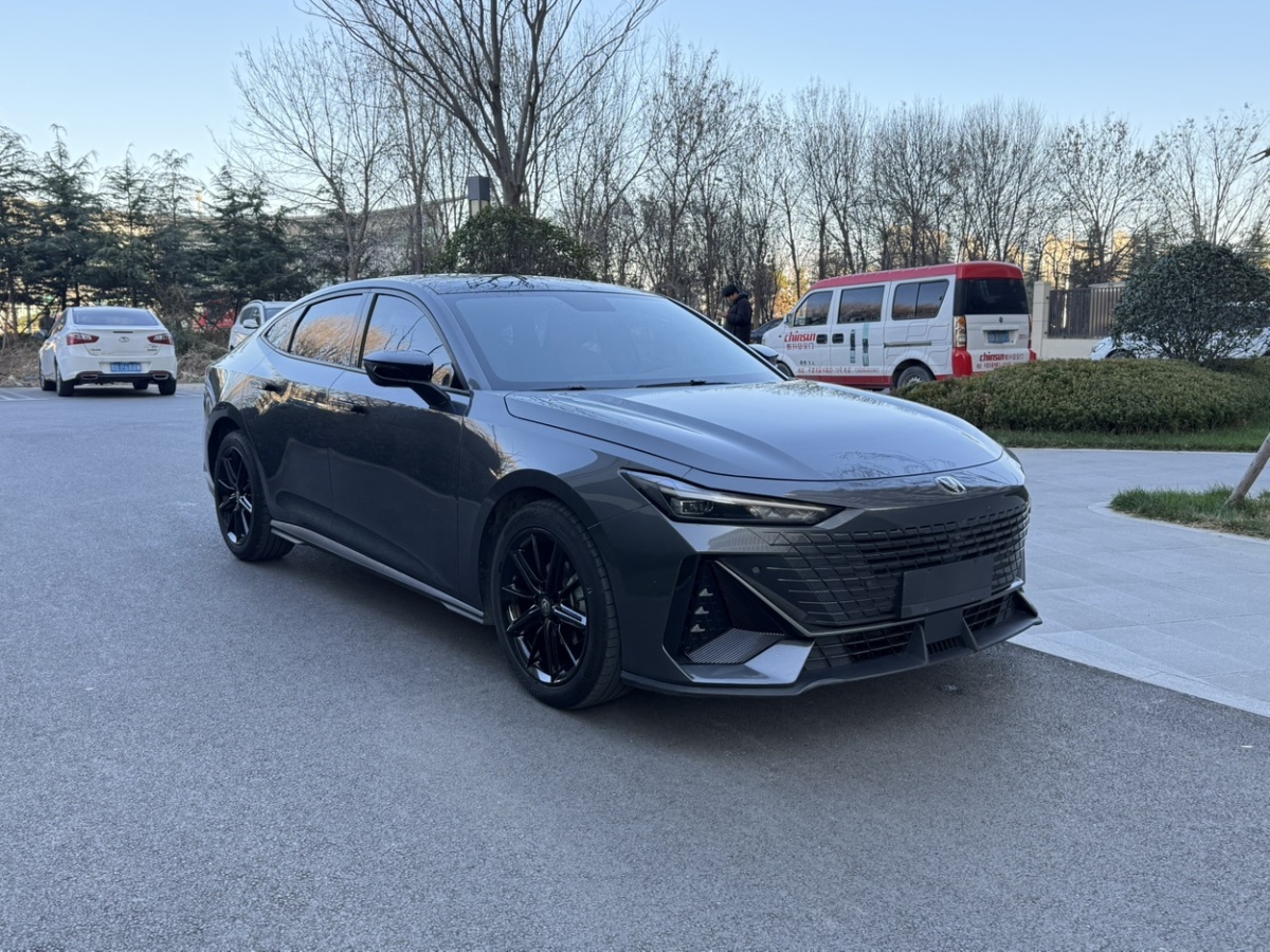 長(zhǎng)安 長(zhǎng)安UNI-V  2023款 1.5T 尊貴型圖片