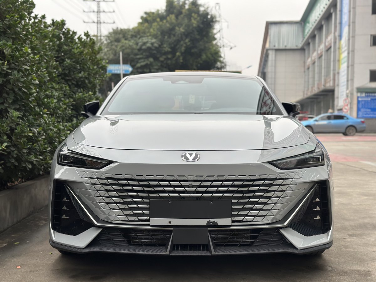 長(zhǎng)安 長(zhǎng)安UNI-V  2022款 1.5T 智慧領(lǐng)航型圖片