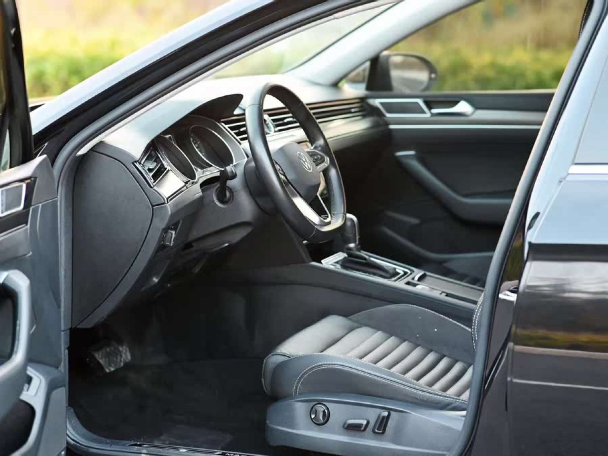 大眾 邁騰  2020款 330TSI DSG 領(lǐng)先型圖片