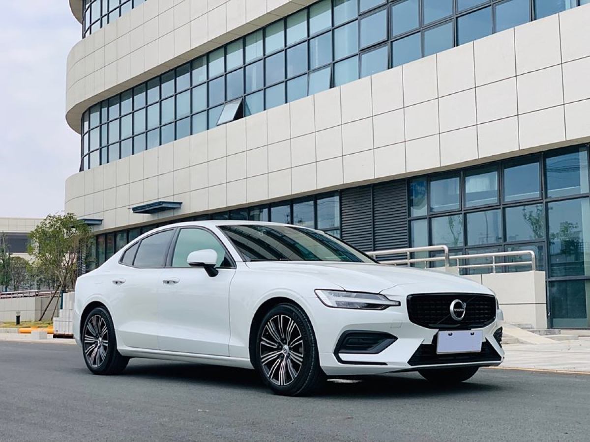 沃爾沃 S60L  2022款 B4 智遠(yuǎn)豪華版圖片