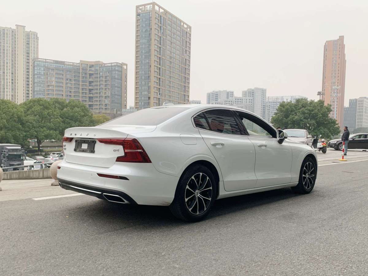 沃爾沃 S60L  2022款 B4 智逸豪華版圖片