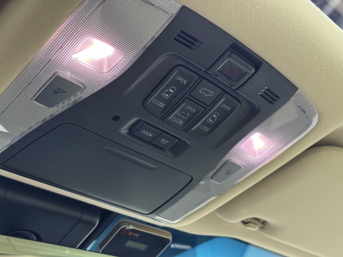 2022年1月豐田 威爾法  2021款 皇冠 雙擎 2.5L HV至尊版