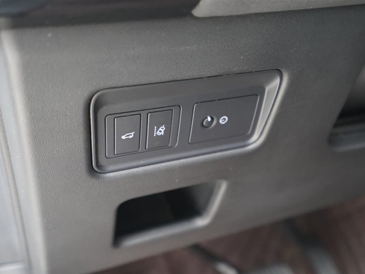 路虎 發(fā)現(xiàn)  2014款 3.0 V6 SC SE圖片