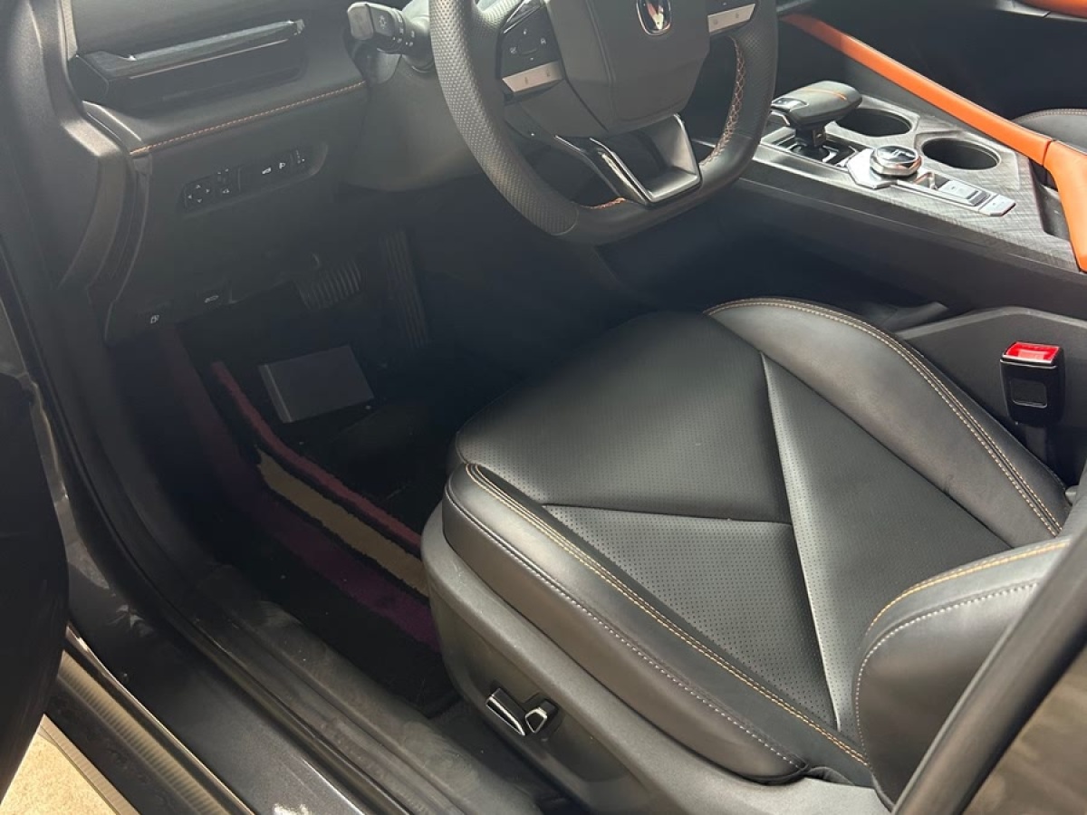 長安 長安UNI-V  2023款 1.5T 尊享型圖片