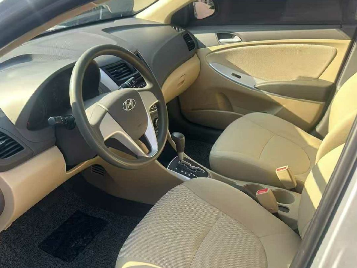 現(xiàn)代 瑞納  2010款 1.4 GLS 豪華型圖片