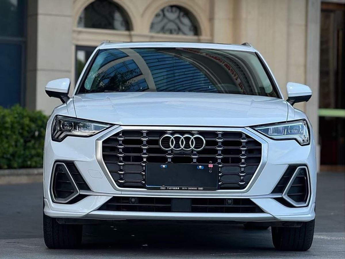 奧迪 奧迪Q3  2019款  35 TFSI 進(jìn)取動感型圖片