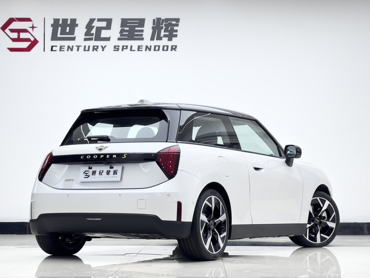 2024年9月MINI 電動(dòng)MINI COOPER 2024款 452km COOPER SE 藝術(shù)家