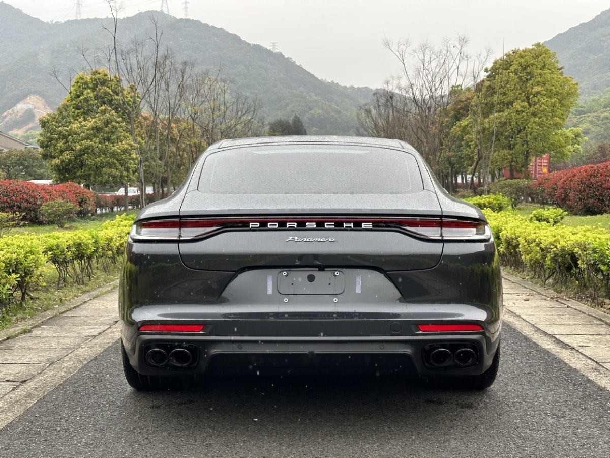 2023年2月保时捷 Panamera  2023款 Panamera 行政加长铂金版 2.9T