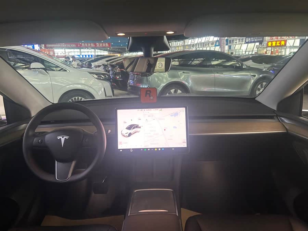 特斯拉 Model Y  2021款 標(biāo)準(zhǔn)續(xù)航后驅(qū)版圖片