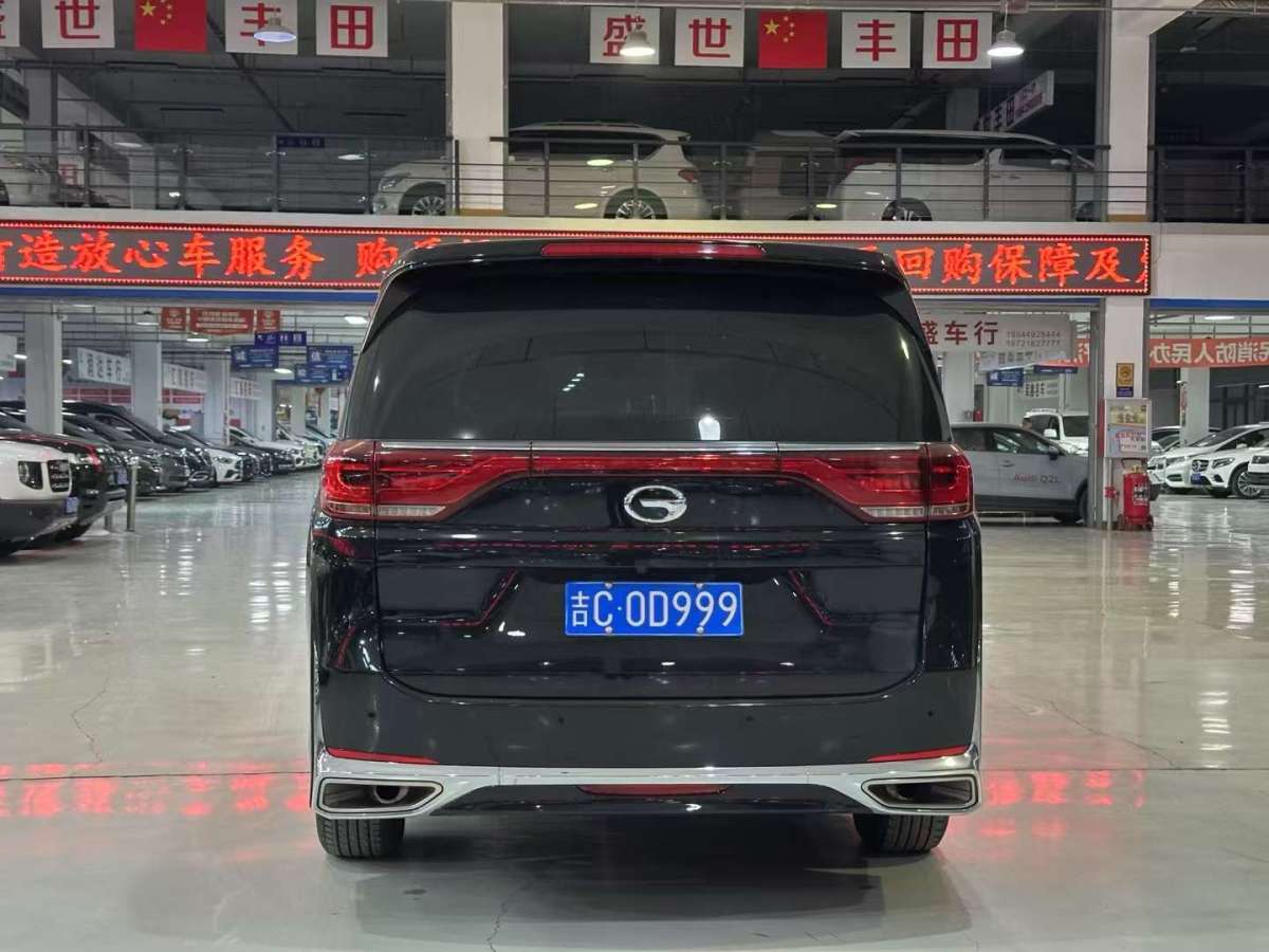 廣汽傳祺 M8  2021款 領(lǐng)秀系列 390T 尊享版圖片