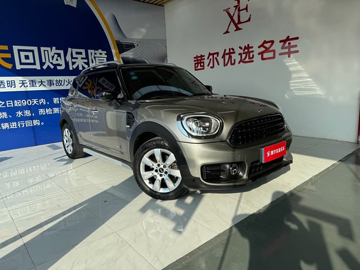 MINI COUNTRYMAN  2019款 1.5T COOPER ALL4 經(jīng)典派周末旅行版圖片