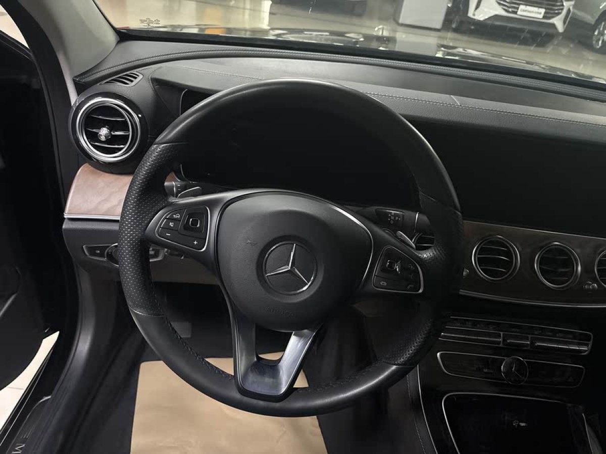 奔馳 奔馳E級(jí)  2022款 改款 E 300 L 時(shí)尚型圖片