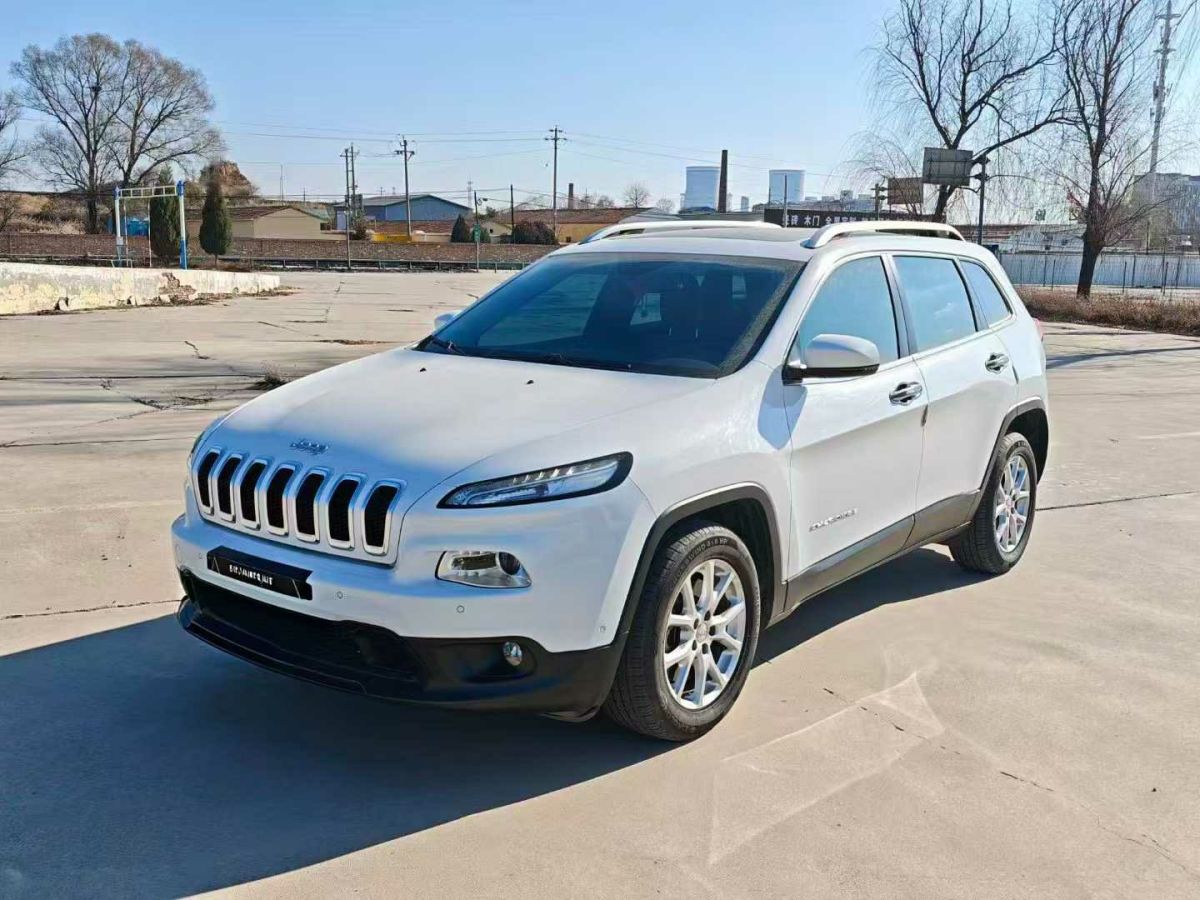 Jeep 自由光  2017款 2.0L 優(yōu)越版圖片