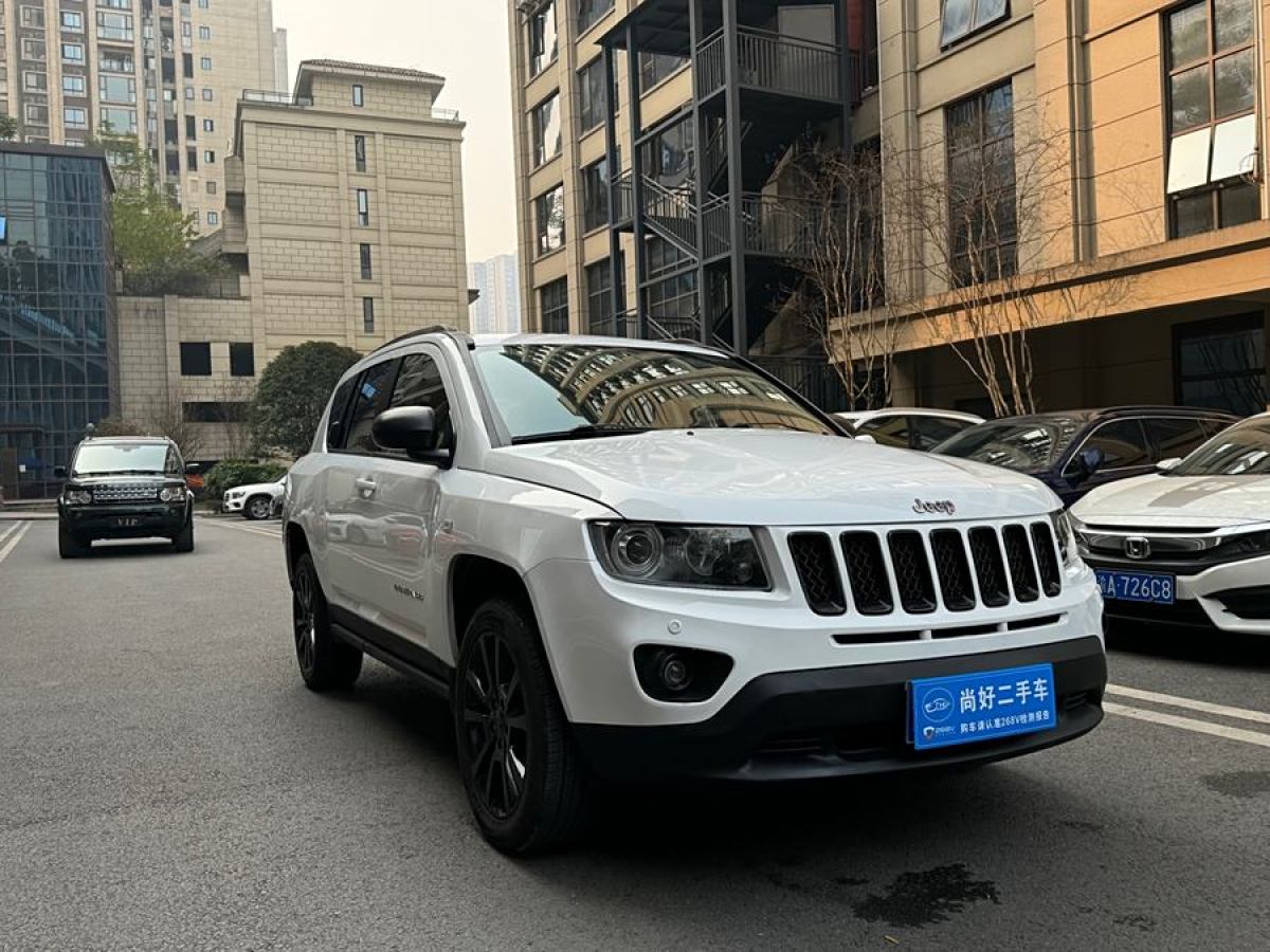 Jeep 指南者  2013款 2.4L 四驅(qū)豪華版圖片